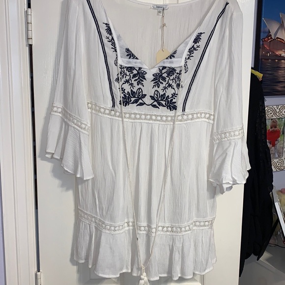 JODIFL Tops - Bohemian top with floral details! New with tags!!